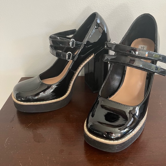 Women's Twice Mary Jane Platform Pumps - Picture 4 of 7